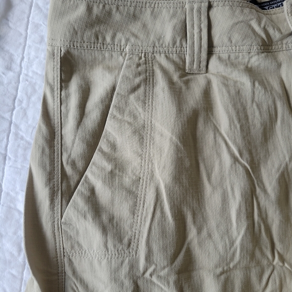 Gander Mountain Guide Series Hiking Outdoor Shorts Lightweight 32 NWOT - Picture 3 of 9